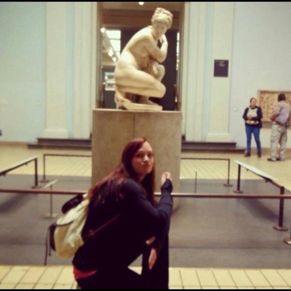 ☺️I’m Hayley, nice to meet you 😋 Bundle Victoria’s Secret, Nike, & much more🥰 - Picture 5 of 7